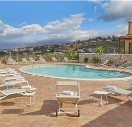 2 bedroom seaside apartments with shared pool, sleeps 4-5